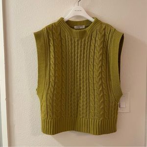 Stradivarius - cable knit vest size S
